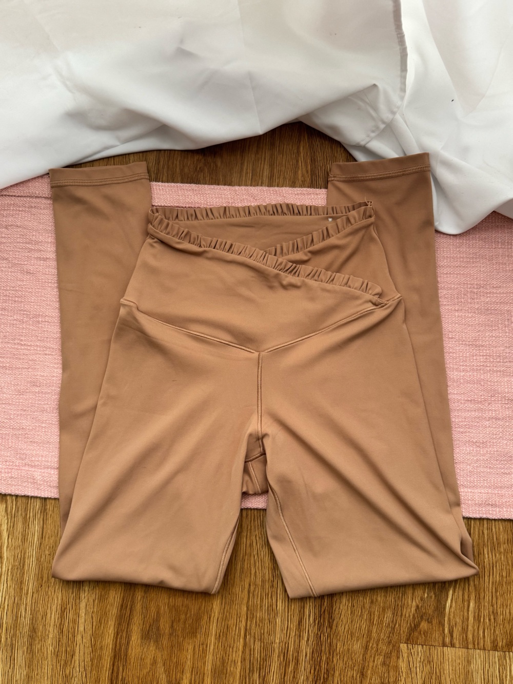 aerie Offline High-Rise Leggings in Light Taupe